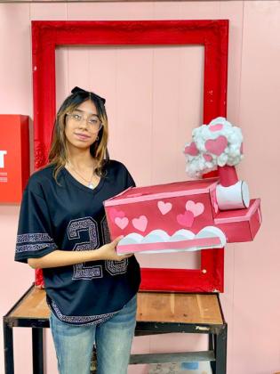 Memphis art students create Valentine’s Day boxes