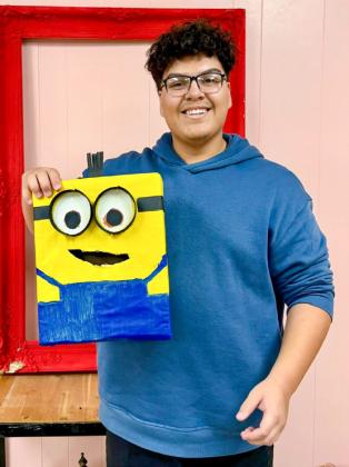 Memphis High School art students create Valentine’s Day boxes for Austin Elementary School students. Memphis ISD