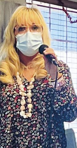 Kiker performs Valentine medley atWellington Care Center