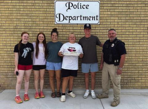 Childress Church of Christ youth thank first  responders, more during ‘in-town mission trip’