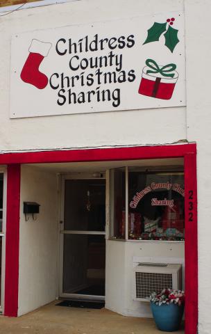 Childress County Christmas Sharing receives new sign