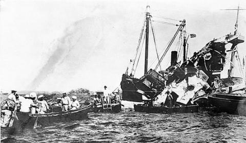 Lifeboats rescue survivors of the USS Maine in Havana Harbor, Cuba on Feb. 15, 1898. Photos Courtesy of Floyd Killough Collection