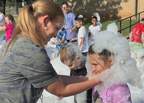 Abbott names Wellington Elementary Lone Star Ribbon School