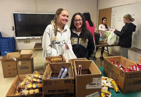 Memphis Middle School cheerleaders team up with Snack Pak 4 Kids