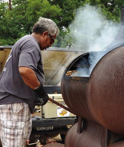 The First Annual Ozark Trail Hog Wild Rib Cookoff is held on the square in downtown Estelline Saturday, Aug. 20. Raising funds for a new Estelline Community Center, $2,500 of prize money was donated by Hunger Aid, a nonprofit organization which assists those in need by providing fresh food and support in worrisome times. Photos Courtesy of the Memphis Chamber of Commerce
