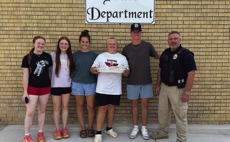 Childress Church of Christ youth thank first  responders, more during ‘in-town mission trip’
