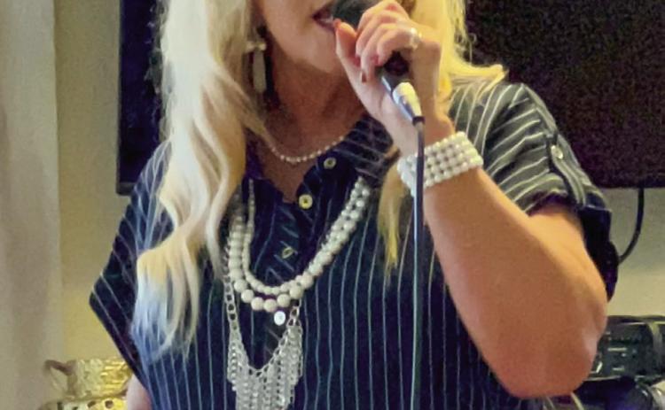 Kiker performs spring medley