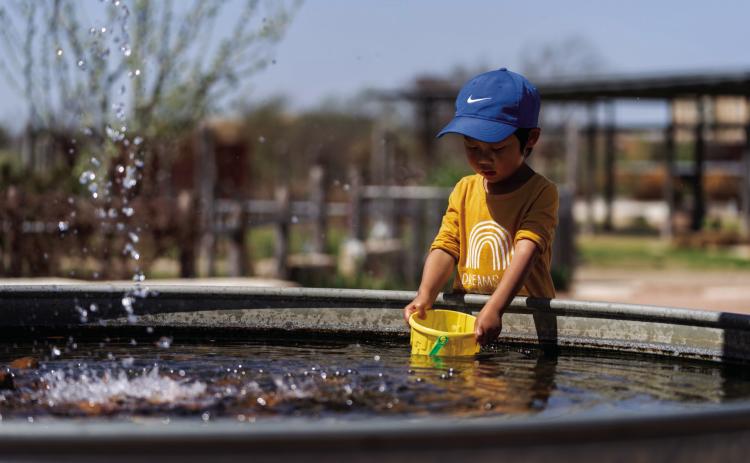What are the symptoms of heat stroke?