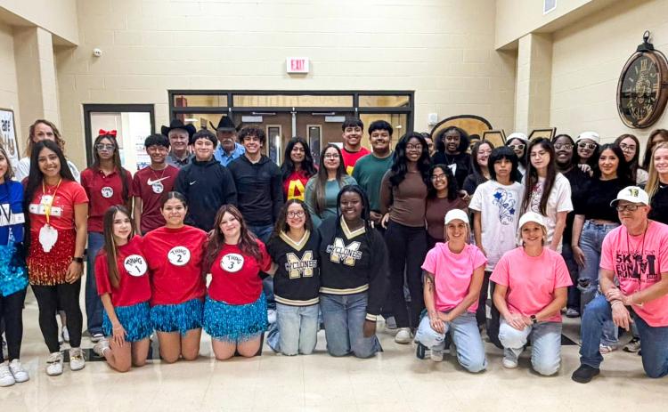 Seeing double: Cyclones show school spirit during Twin Day