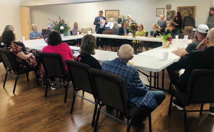 Folks gather for 104-yearold Lee Hood’s farewell