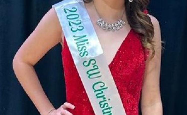 Wellington High School junior and 2023 Miss Wellington Mallory O’Rear takes the title of Miss SW Christmas Sunday, Dec. 10 in Altus, Okla. The day before, she placed as first runner up in the 2023 Christmas Queen pageant in Hollis, Okla. Courtesy Photo