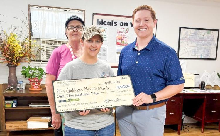 First United Bank Vice President and Banking Center Manager Alabama Bohannon, a Ray M. and Barbara Bain Award recipient, makes a $1,000 donation to the charity of his choice, Childress Meals on Wheels. Courtesy Photo