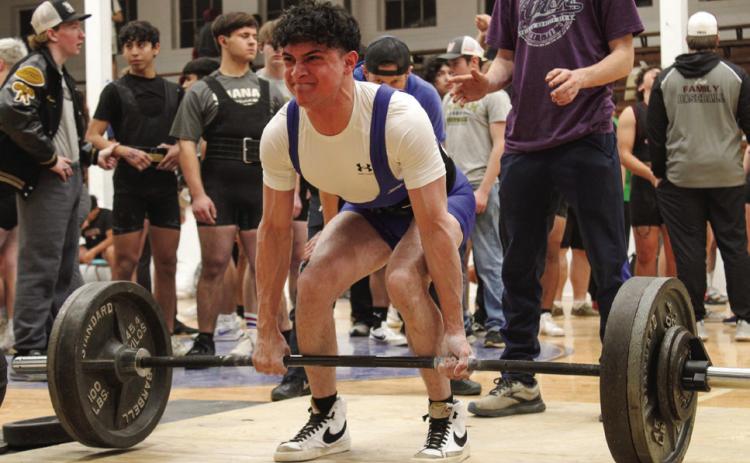 Childress’ Hicks advances to state powerlifting meet