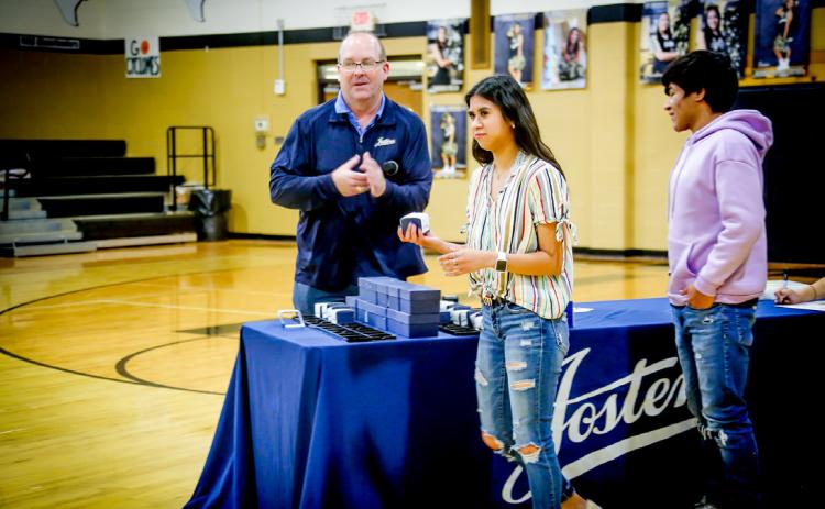 Memphis High School hosts annual Junior Ring Ceremony