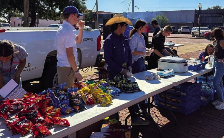Hamburger fundraiser raises nearly $3,000 for Garza family