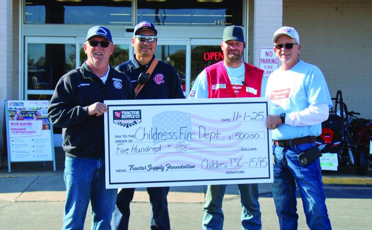 Tractor Supply Co. donates $500 to the Childress Fire Department during Hometown Heroes, an annual event honoring the nation’s military service members, veterans and first responders, Saturday, Nov. 1. The Red River Sun/Elizabeth Tanner