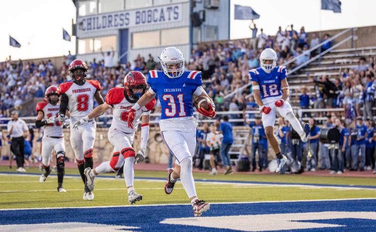 Childress’ Crewz Keys cruises in for a touchdown against the Frederick Bombers during the Bobcats homecoming victory Friday, Sept. 12 on Charlie Johnston Field at Fair Park Stadium in Childress. Press Pass Sports/David Erickson