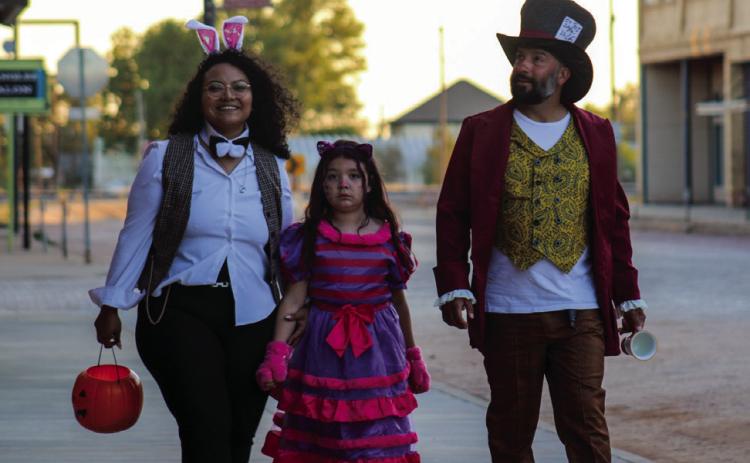 Trick-or-treaters hit downtown Childress Saturday, Oct. 26 for Childress Chamber of Commerce’s Downtown Trickor- Treating event. For additional photos, see 2B. The Red River Sun/Elizabeth Tanner