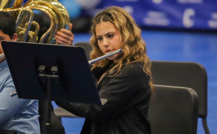Junior high, high school students perform in end-of-year concert