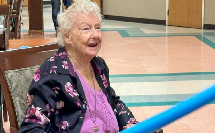 Memphis Convalescent Center residents take a‘whack’at noodle ball