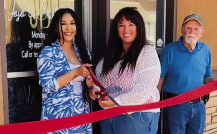 Jojo’s Beauté Bar makes its debut Saturday, June 8 as owner Johanna Garcia, with Collingsworth County Chamber representatives Rachae Barlow and Billy Wilkerson, create the symbolic ceremony in the presence of Garcia’s family and friends. Courtesy Photo