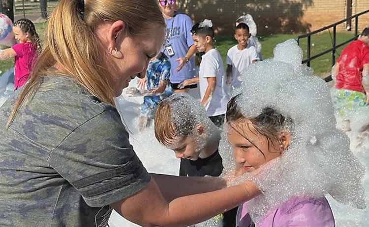 Abbott names Wellington Elementary Lone Star Ribbon School