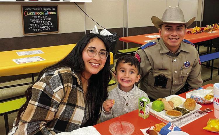 Gobble ‘til you wobble: Austin Elementary School hosts Thanksgiving lunch