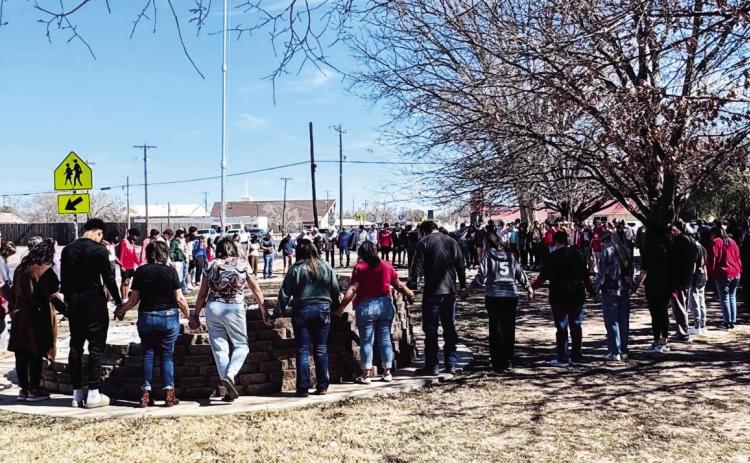 WELLINGTON COMMUNITY OFFERS PRAYERS FOR DAHMIAN SALINAS