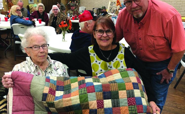 Odessa Covey, with Gwynna “Gigi” and Cliff Waller, admire the quilt Covey constructed and hand quilted. The Wallers purchased the quilt during the Nov. 5 Methodist Women’s Fall Bazaar. Attendees enjoyed the stew and chili lunch with dessert and a drink served from 11 a.m. to 1 p.m. The Red River Sun/Bev Odom
