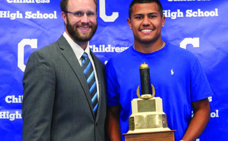 Isaiah Jalomo, right, accepts the Football Most Valuable Player award from Athletic Director and head football coach Bo Helm. The Red River Sun/Elizabeth Tanner