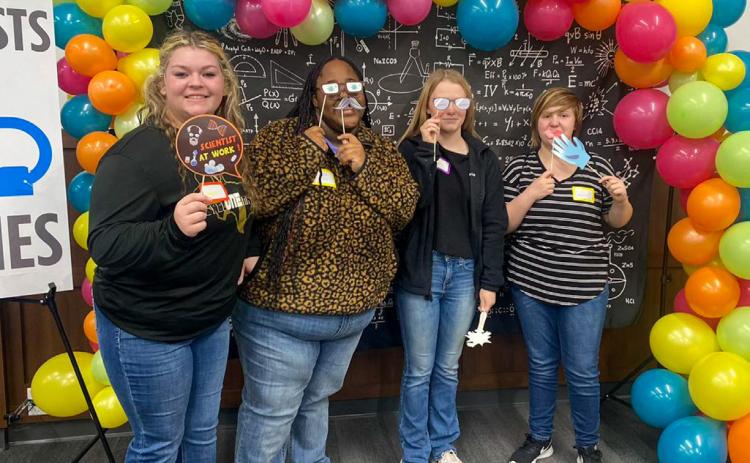 Freshmen attend ‘Introduce a Girl to Engineering’ event