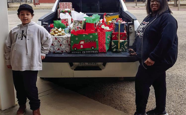 Memphis Meals on Wheels Director Tiniya Johnson, right, delivers Angel Tree gifts to Hall County Home Delivered Meals recipients Tuesday, Dec. 20. Gifts were donated by citizens who chose a name from the tree, which was located at Memphis City Hall. Courtesy Photo