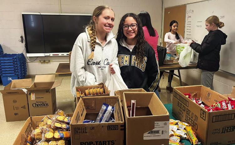 Memphis Middle School cheerleaders team up with Snack Pak 4 Kids
