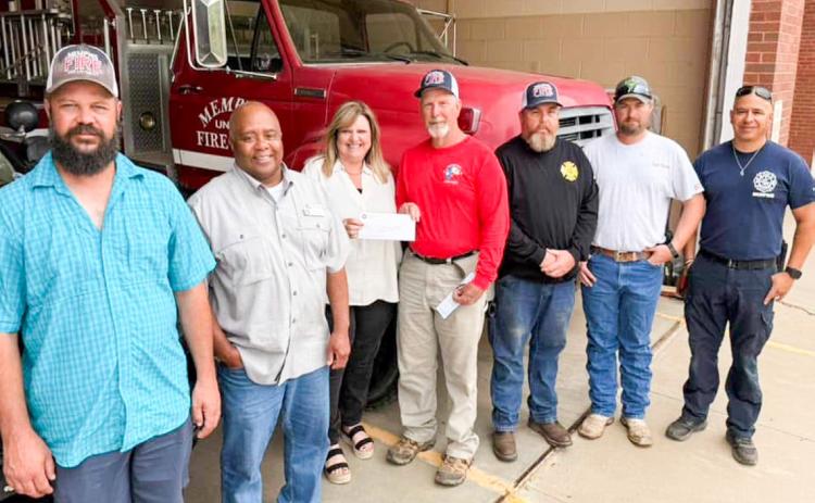 The 100 Club of the Texas Panhandle makes a recent $10,000 donation to the Memphis Volunteer Fire Department. THE 100 CLUB OF THE TEXAS PANHANDLE