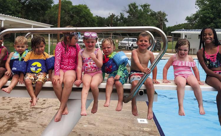 Memphis City Pool graduates first swimming lesson class of season
