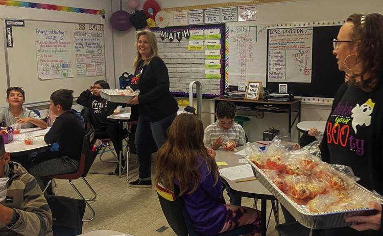 Wellington State Bank pays Austin Elementary a ‘sweet’ visit