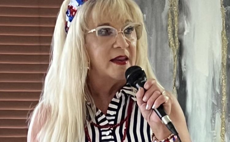 Kiker performs patriotic program