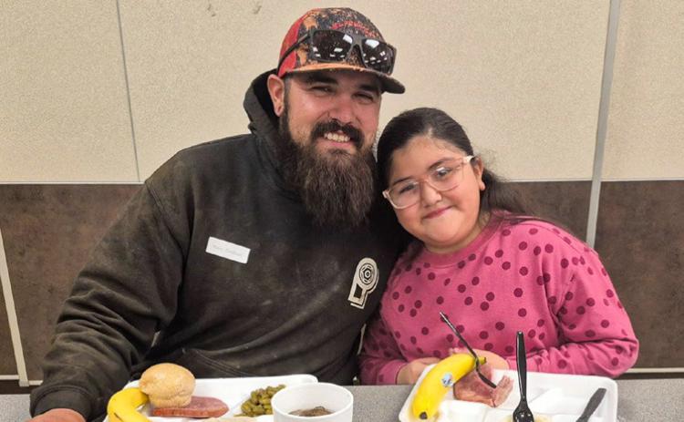 Austin Elementary School hosts Christmas meal