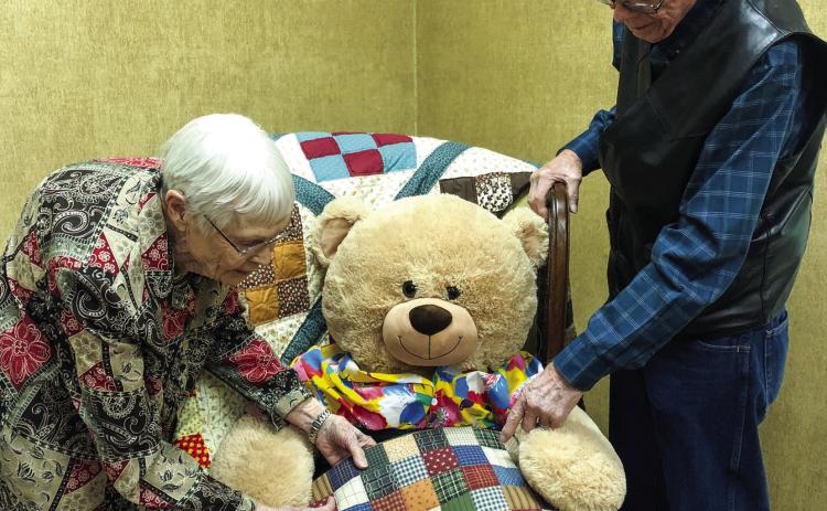 Bazaar Bear displays auction quilts
