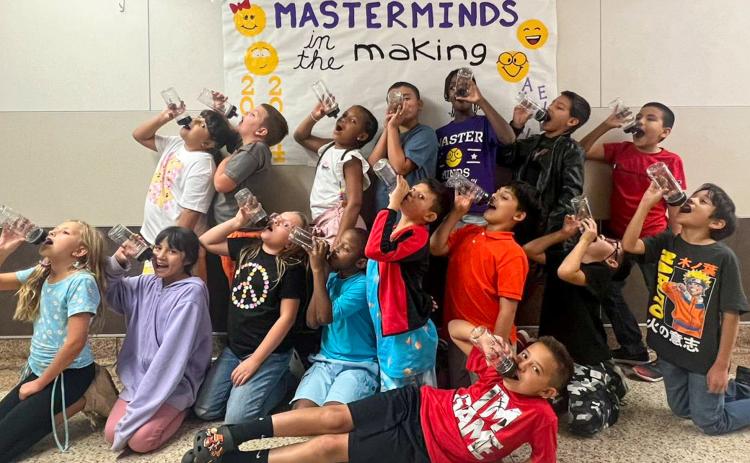 Austin Elementary School students stay hydrated, thanks to Wellington State Bank, which recently donated water bottles to students. Photos Courtesy of Memphis ISD