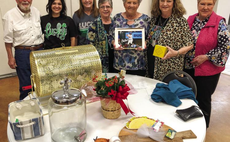 Collingsworth County Home Delivered Meals/Community Café Board Members and Director Linda Duke congratulates winners of its “Luck of the Draw” fundraiser Thursday, March 30 at Wellington Senior Citizens Center. From left: Billy Wilkerson, Becky Reyes, Duke, Saundra James, Fraya Hammons, Margret Wood, Helen Gollihugh. The Red River Sun/Bev Odom