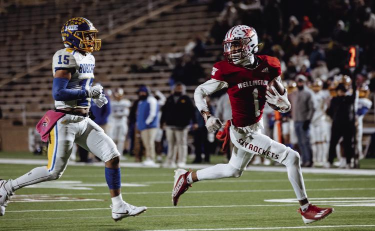 Wellington’s Brendan Garcia races to the endzone for a touchdown reception against Sunray on Friday night, Nov. 24. Press Pass Sports/Elisa Chavez