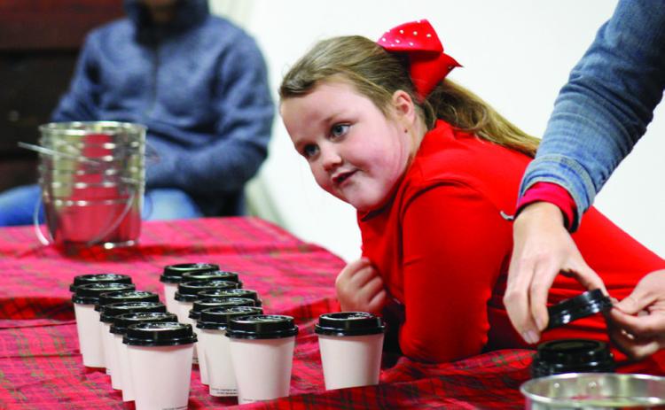 Childress County 4-Her Aida Lambert hands out hot cocoa during Christmas in the Park’s Lighting of Fair Park Friday, Nov. 29 at the Fair Park City Auditorium. For additional photos, see 3A. The Red River Sun/Elizabeth Tanner
