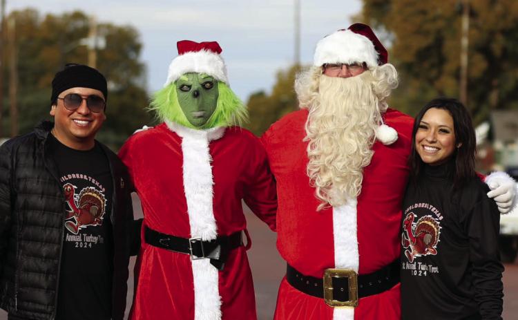 CTX Run Club hosts festive trots