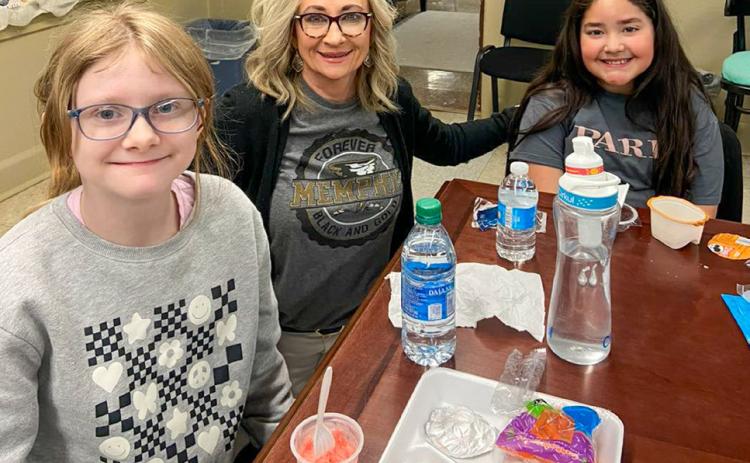 Austin Elementary School students join Austin Elementary School Principal Misty Parr for a recent lunch. Photo Courtesy of Memphis ISD