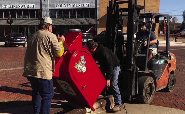Collingsworth Chamber unveils Santa mailbox