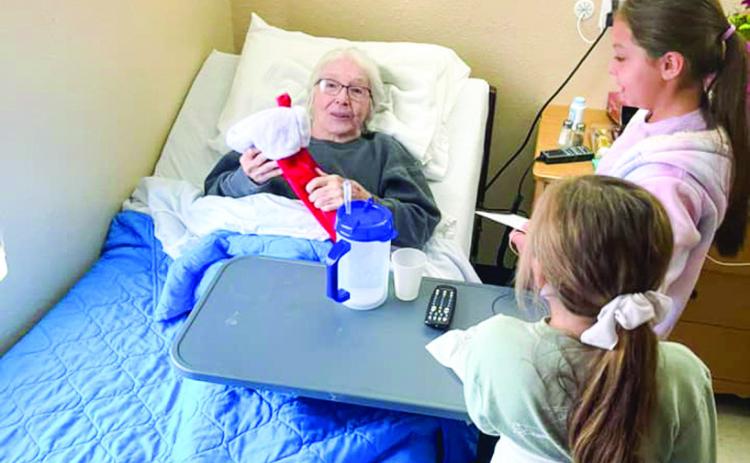 Austin Elementary School, Memphis Middle School students  bring Christmas cheer to Memphis Convalescent Center