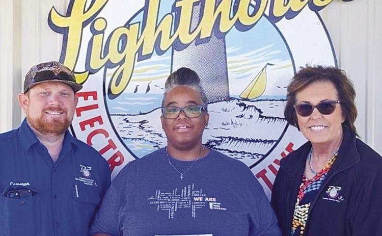 Lighthouse Electric makes donation to Memphis Meals on Wheels