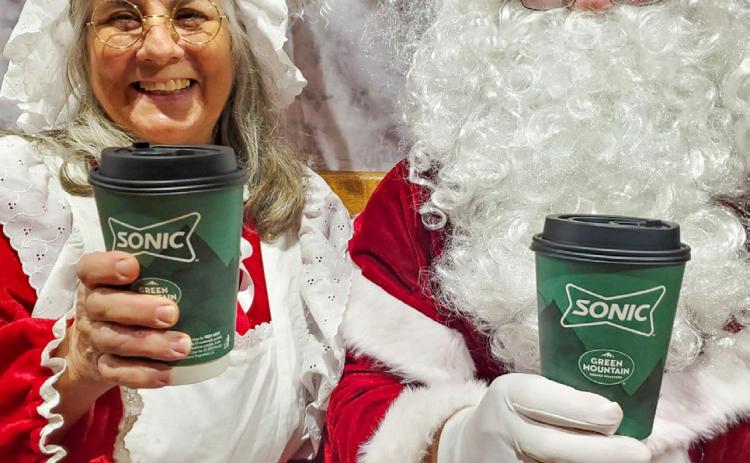 Santa Claus and Mrs. Claus greet guests Monday, Dec. 18 at Memphis City Park. Photo Courtesy of Memphis Chamber of Commerce