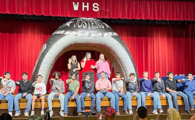 Wellington Class of 2027 accepts senior rings